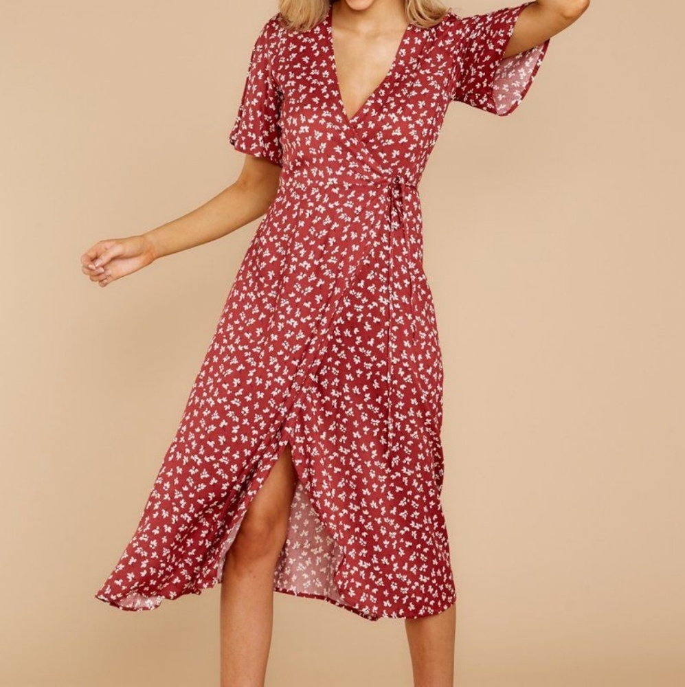 ISO Dee Elly red floral wrap dress